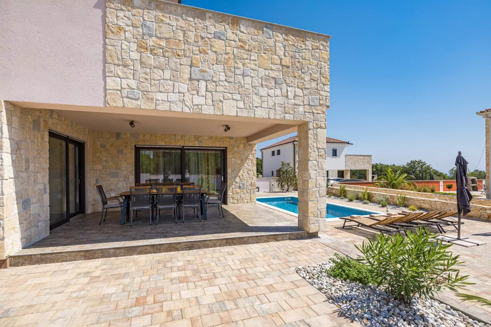 Enchanting Villa Magnolia West with Pool and Jacuz-Buitenlucht