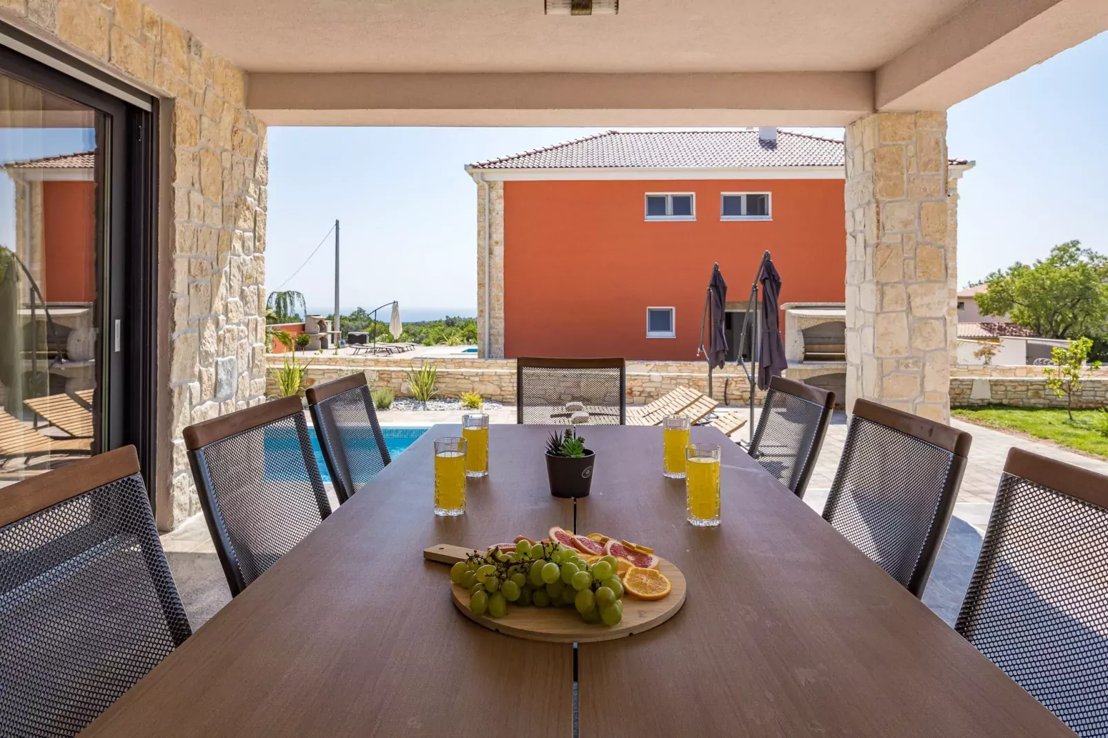 Enchanting Villa Magnolia West with Pool and Jacuz-Terras