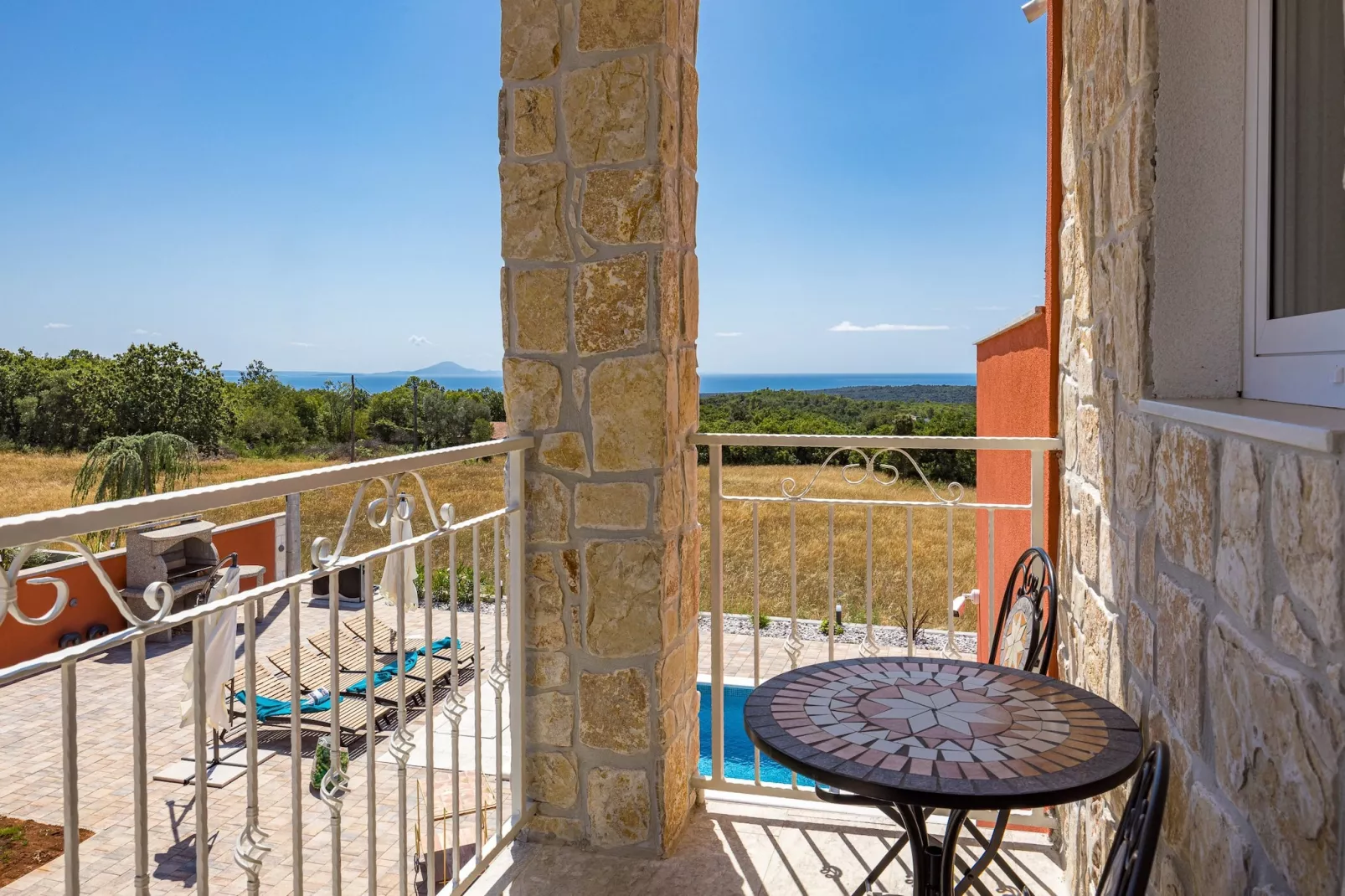 Enchanting Villa Rossa South with Pool and Jacuzzi