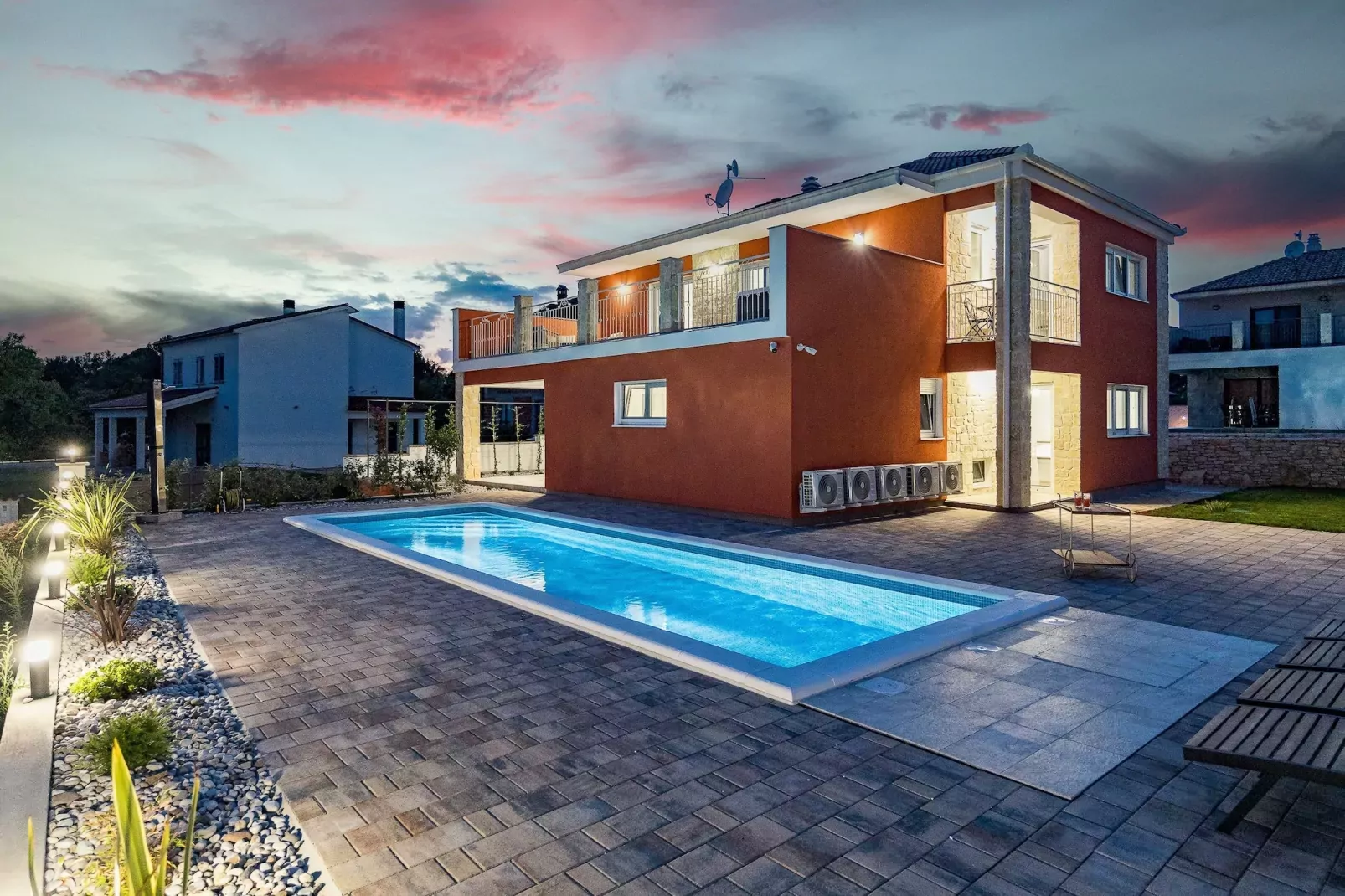 Enchanting Villa Rossa South with Pool and Jacuzzi-Buitenlucht