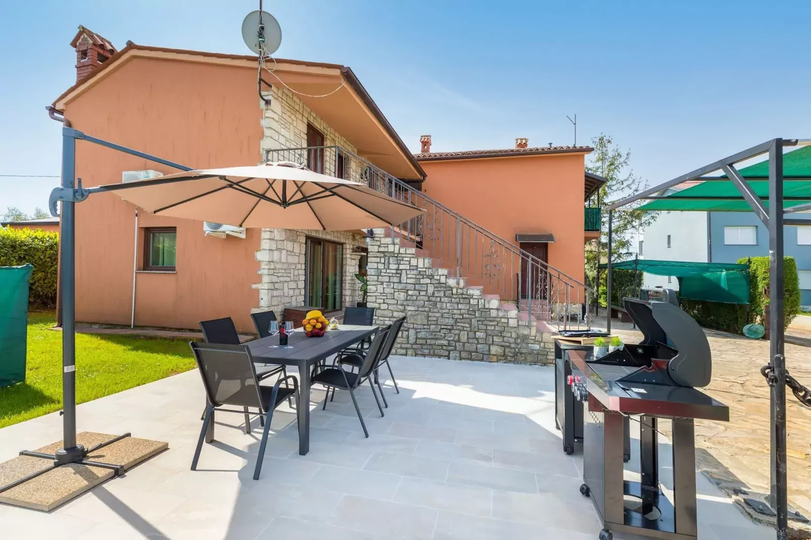 Holiday Home Dori with Big Garden-Terras