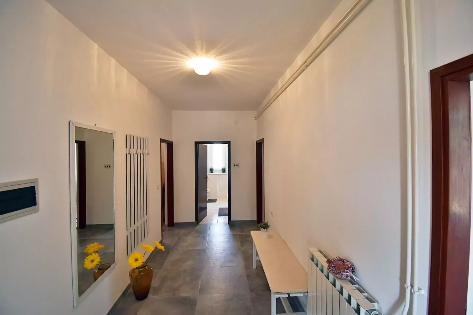 Flower Garden by M&A - Lovely Apartment (A)-Overloop