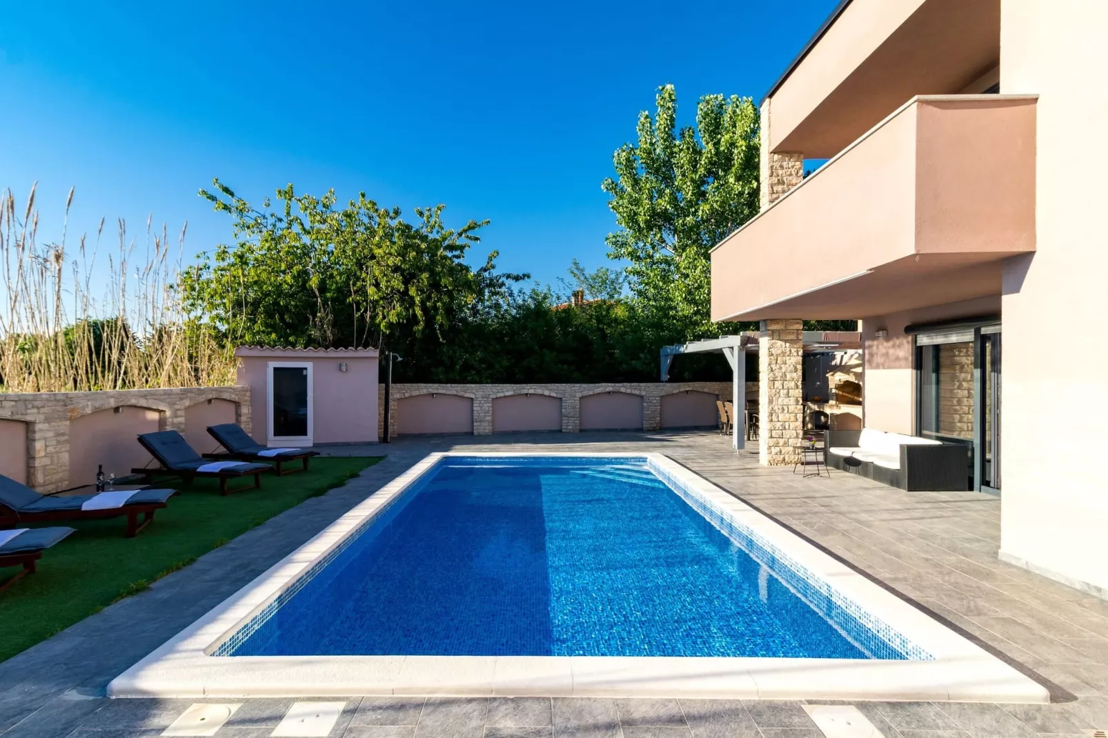 Beautiful Villa Nika with Pool