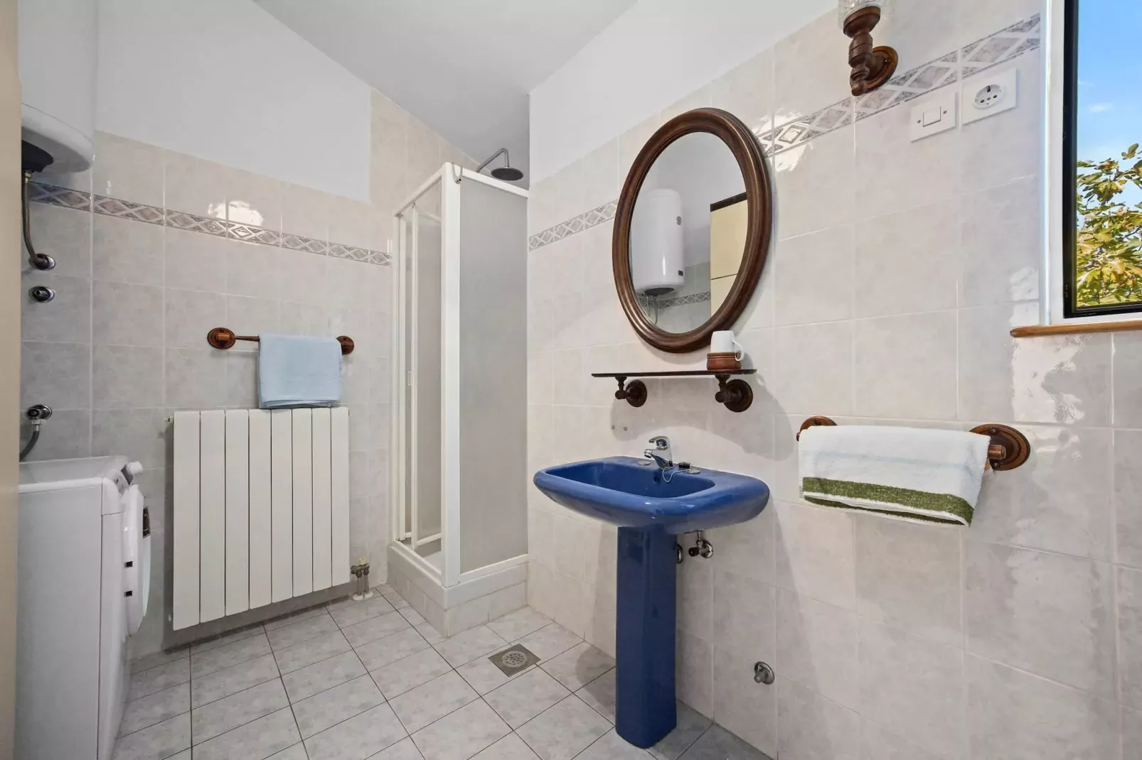 Apartment Tedi with Sea View-Badkamer