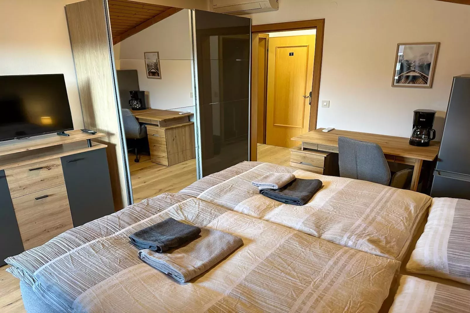 Doppelzimmer 4 - NAOMI in Saalfelden-Pinzgau-Slaapkamer
