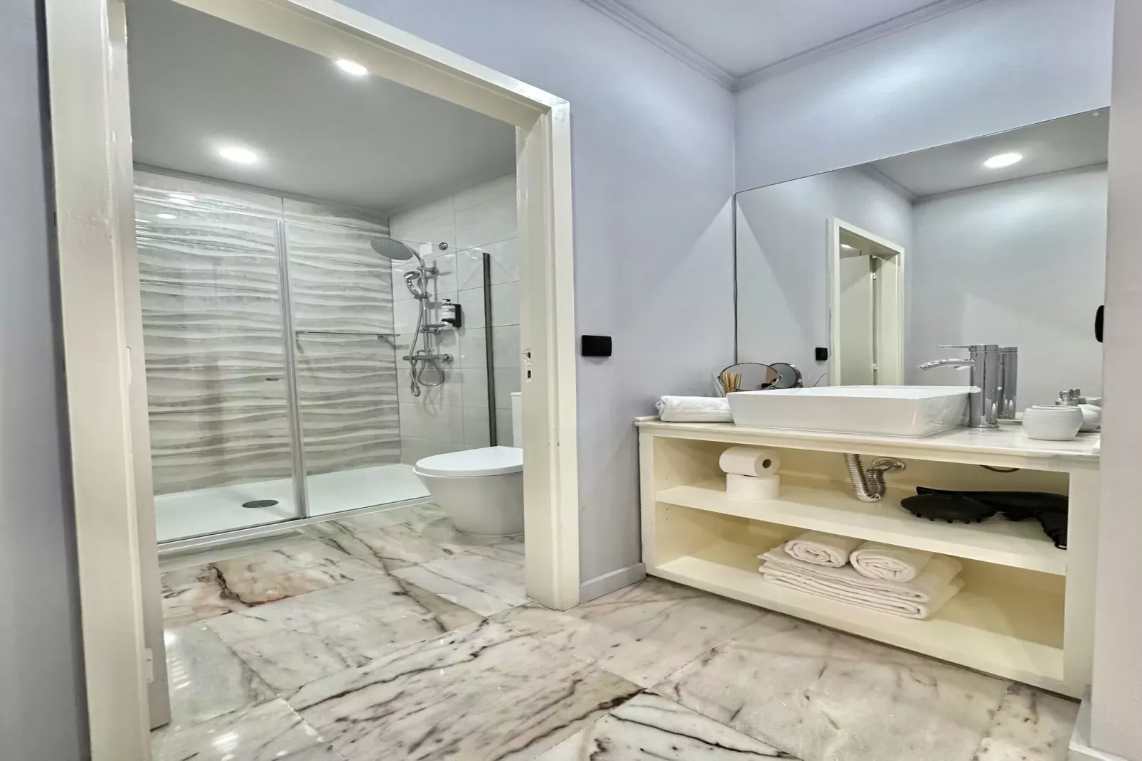 YOUROPO - Downtown 4A-Badkamer