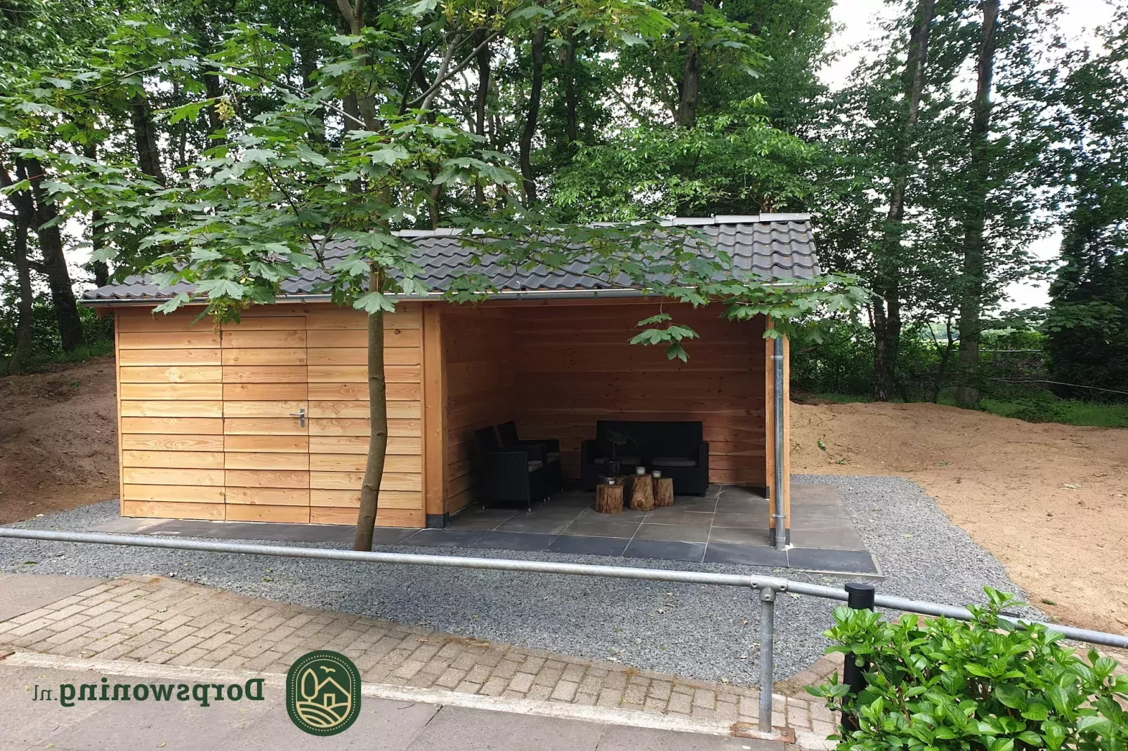 Dorpswoning In het Bos-Buitenkant zomer