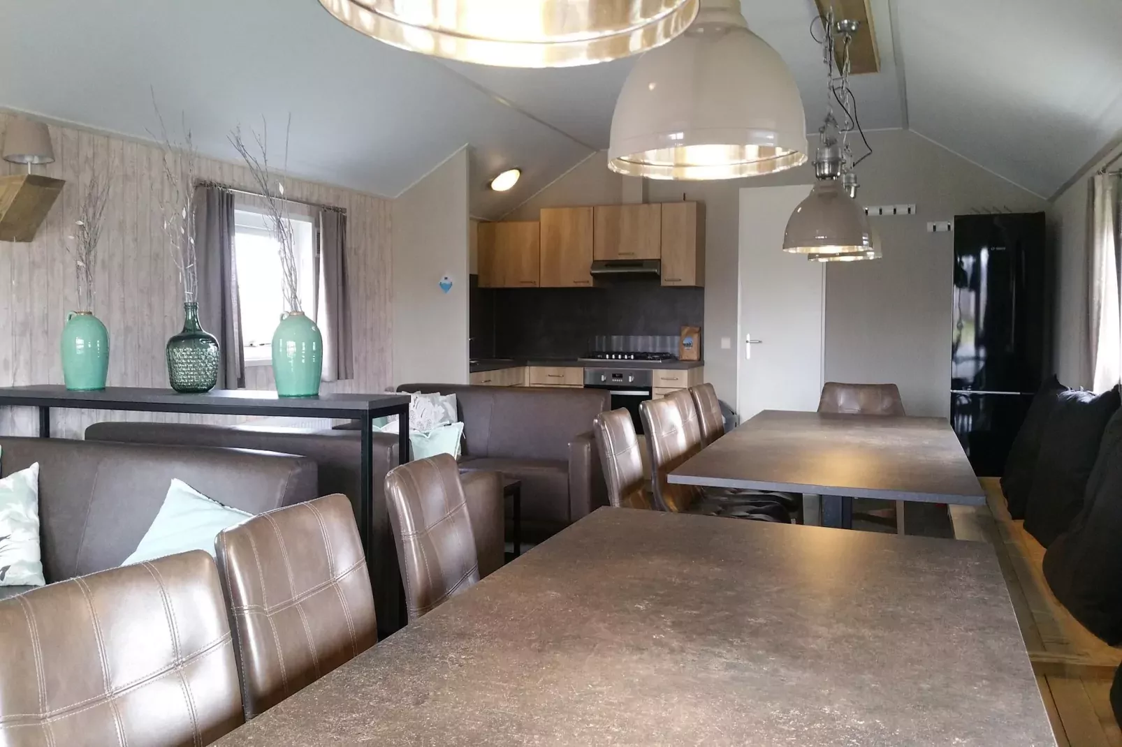 Vakantiepark Eigen Wijze 10-Eetkamer