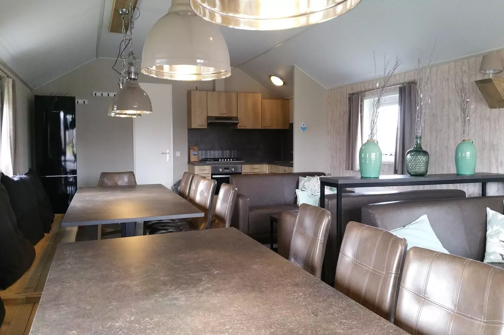 Vakantiepark Eigen Wijze 10-Eetkamer
