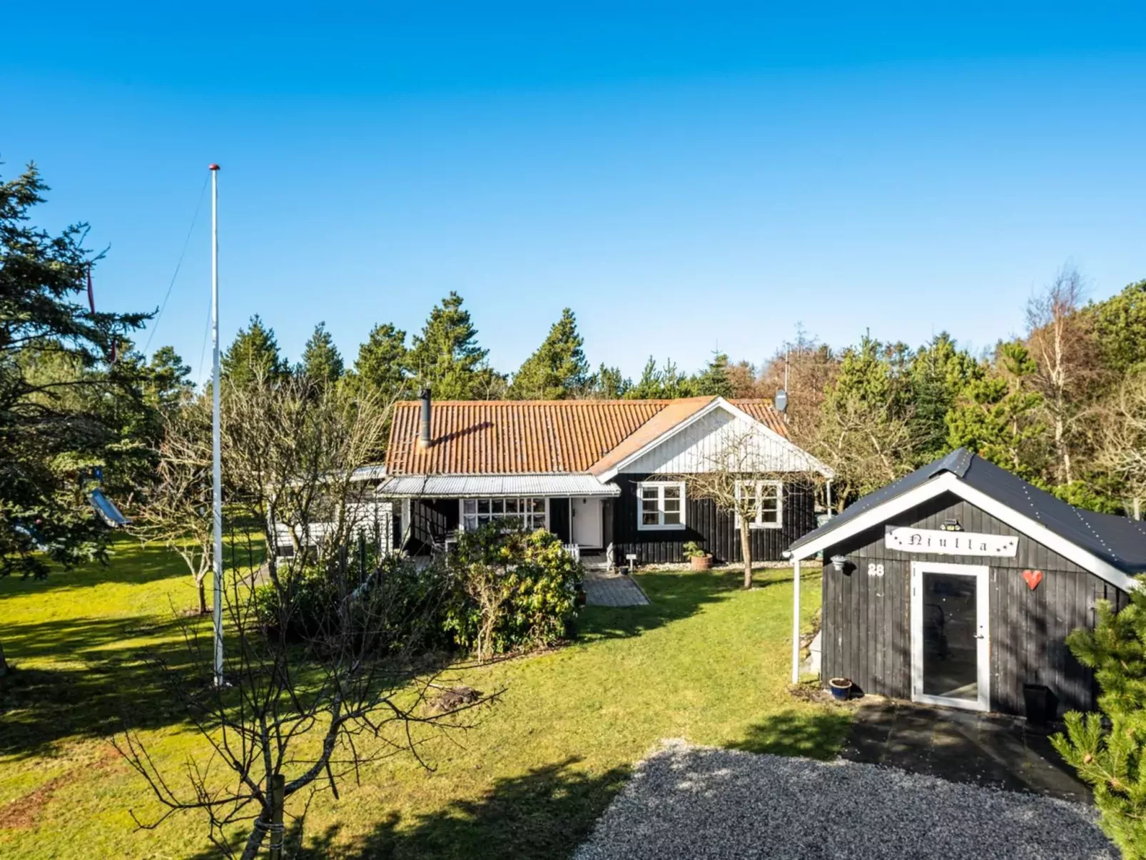 "Adam" - 1.6km from the sea-Buiten