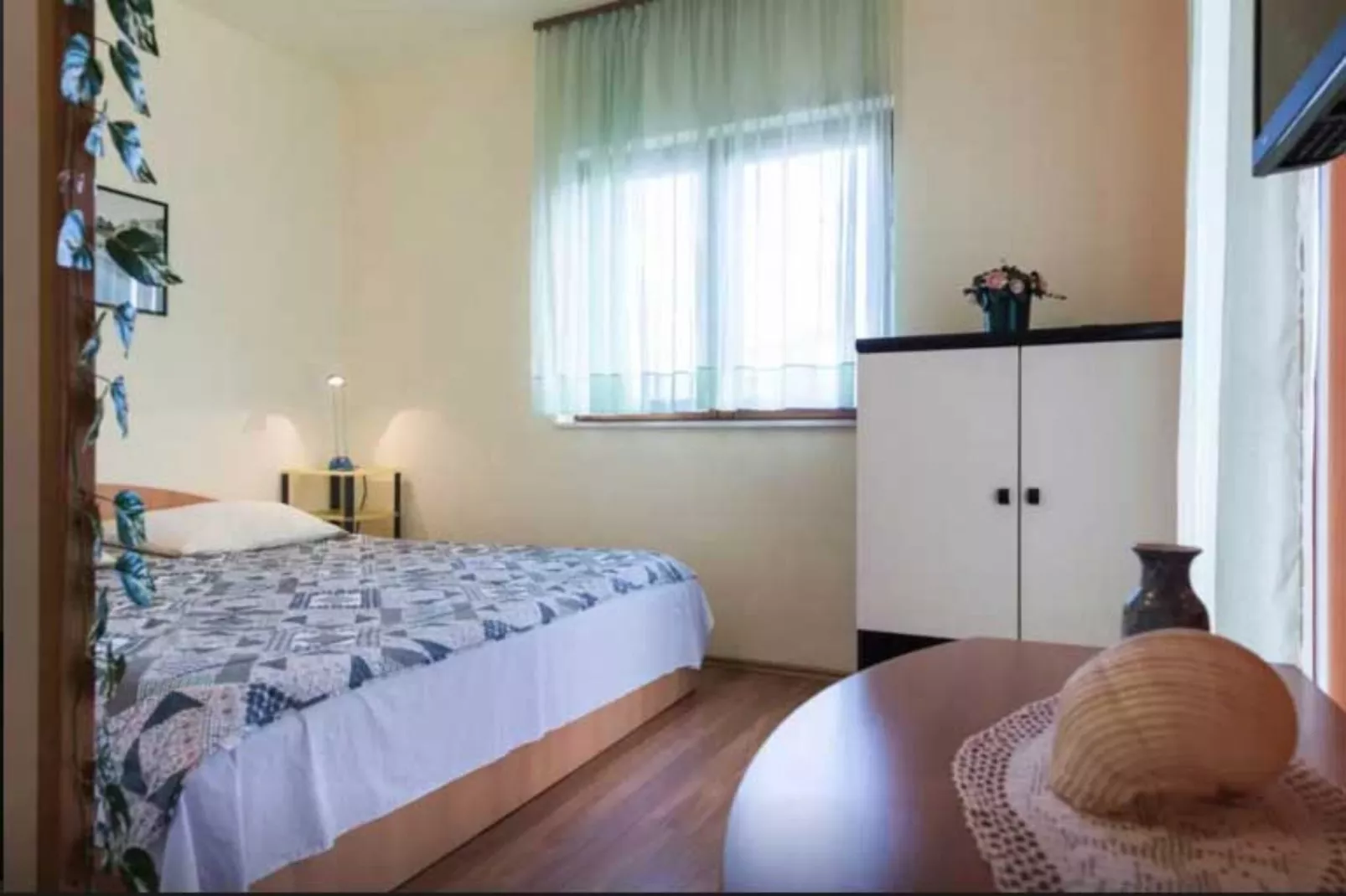 Villa Supetar Garden - Two Bedroom Apartment with Terrace-Slaapkamer
