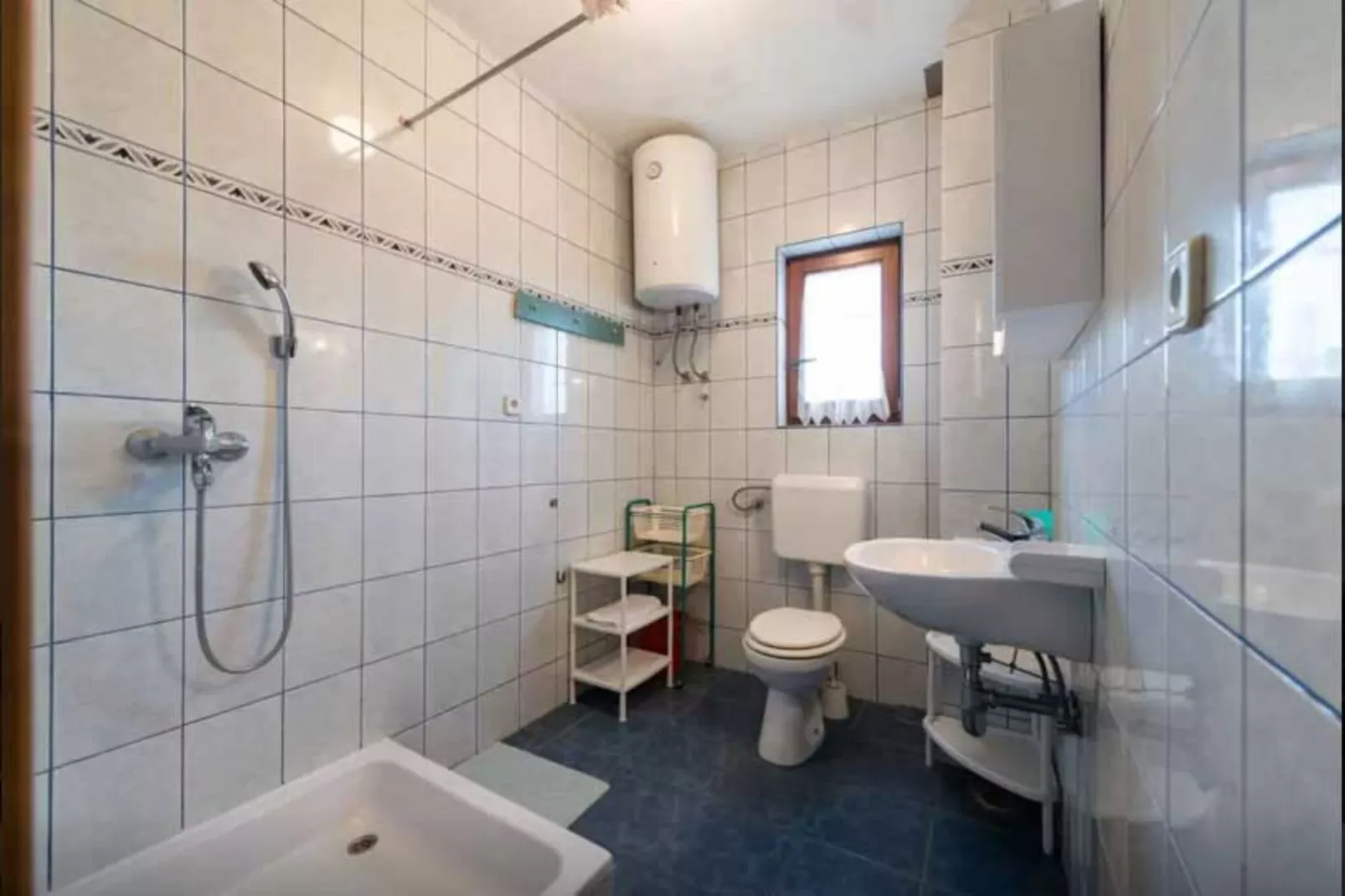 Villa Supetar Garden - Two Bedroom Apartment with Balcony-Badkamer