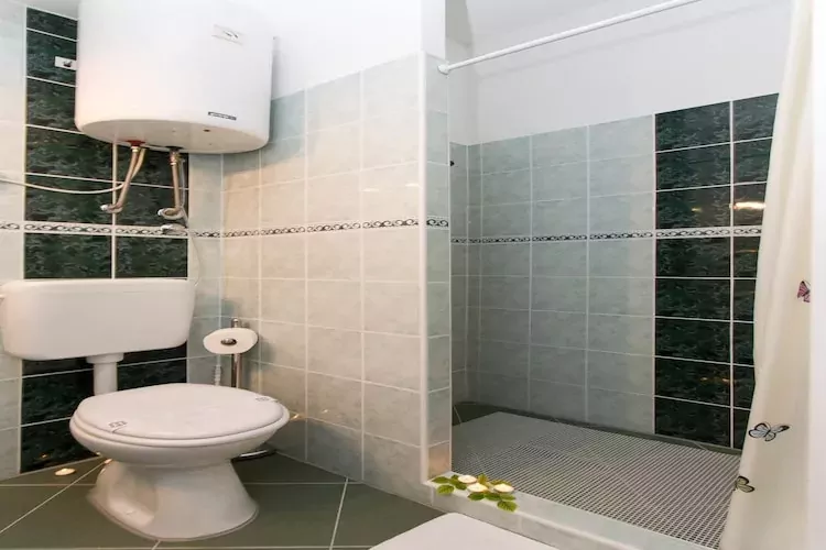 Villa Iveta- Triple Room (Ground Floor) - Martina-Badkamer