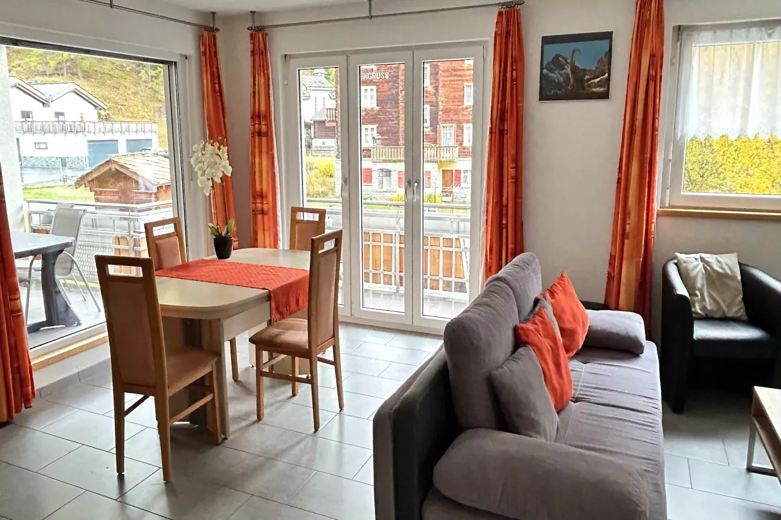 Haus Alpenstern Wohnung Distel-Eetkamer