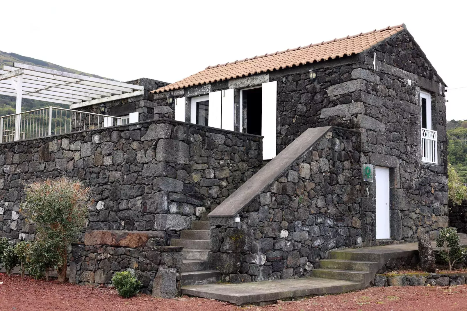 Ferienhäuser Adegas do Pico in Prainha // Adega T2 70-90m2 / sea-Buitenkant zomer
