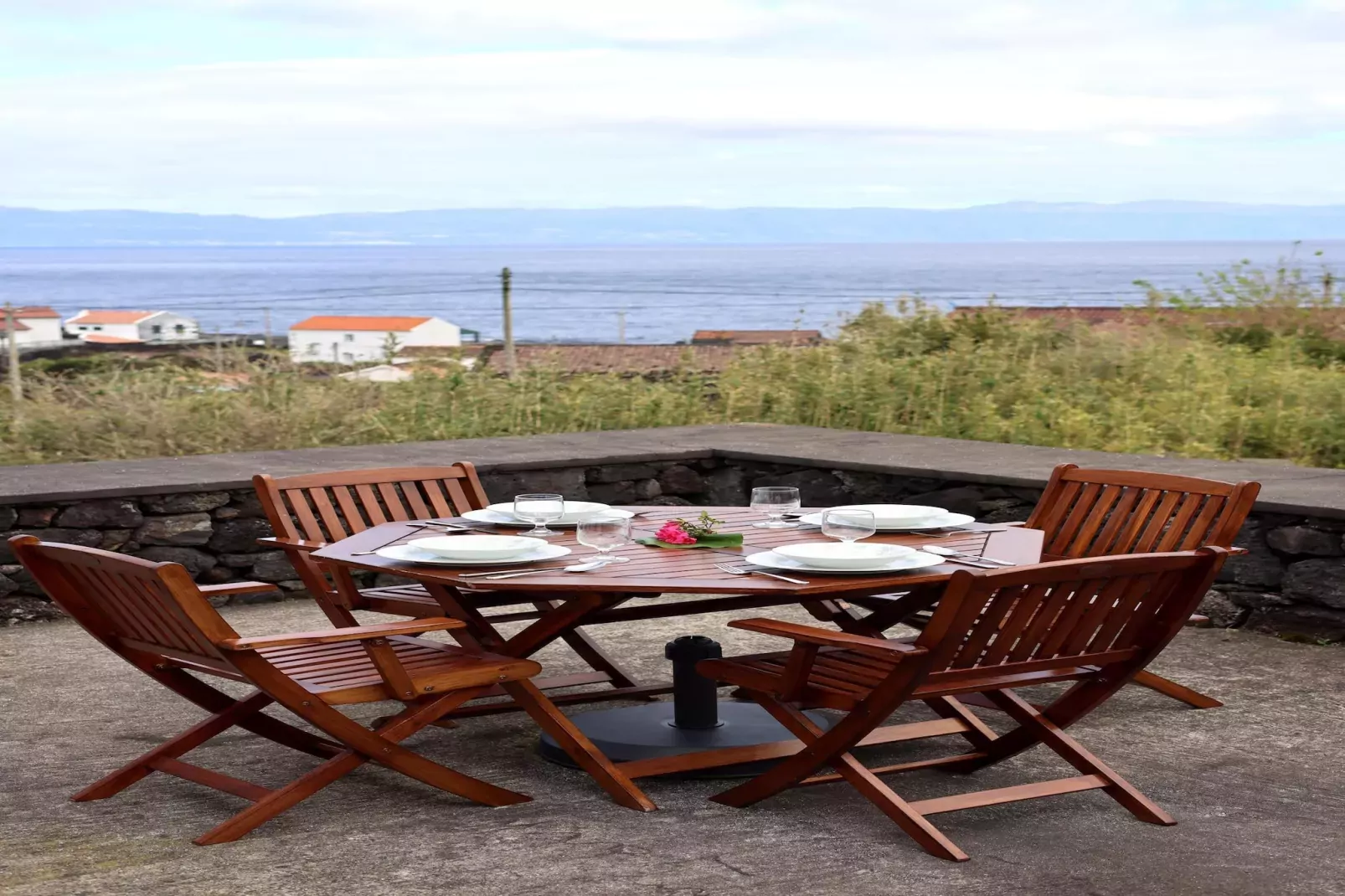 Ferienhäuser Adegas do Pico in Prainha // Adega T2 70-90m2 / sea-Terrasbalkon