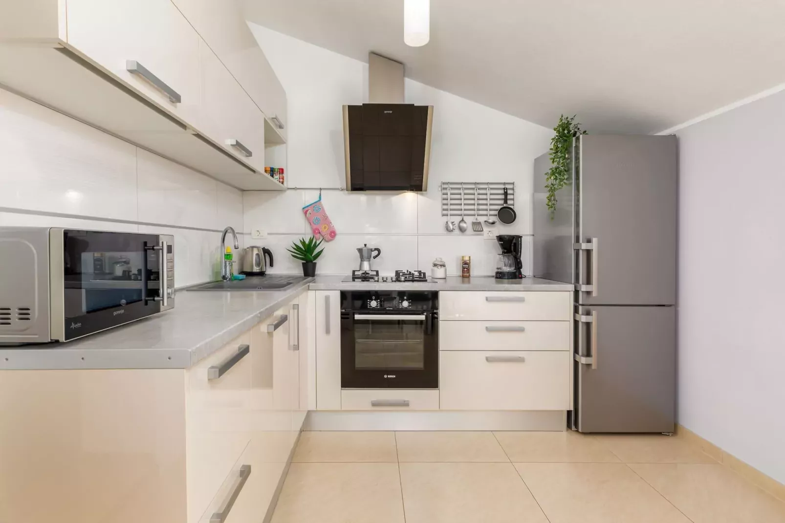 Sabi Relax Zone Apartment - Private Pool & Jacuzzi-Keuken