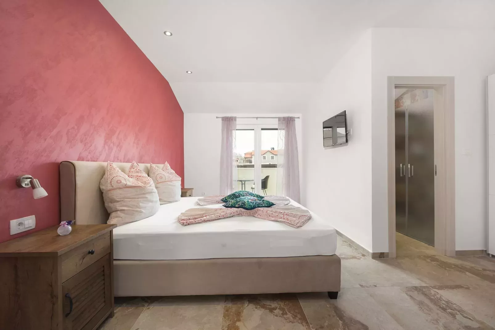 Villa Nur Amela with Pool, Jacuzzi, Darts