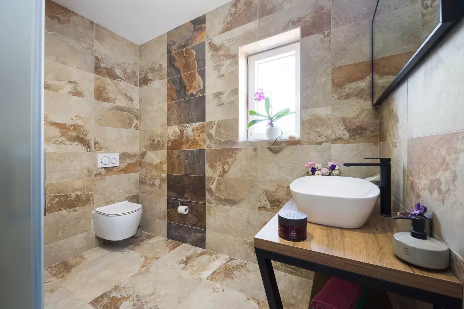 Villa Nur Amela with Pool, Jacuzzi, Darts-Badkamer