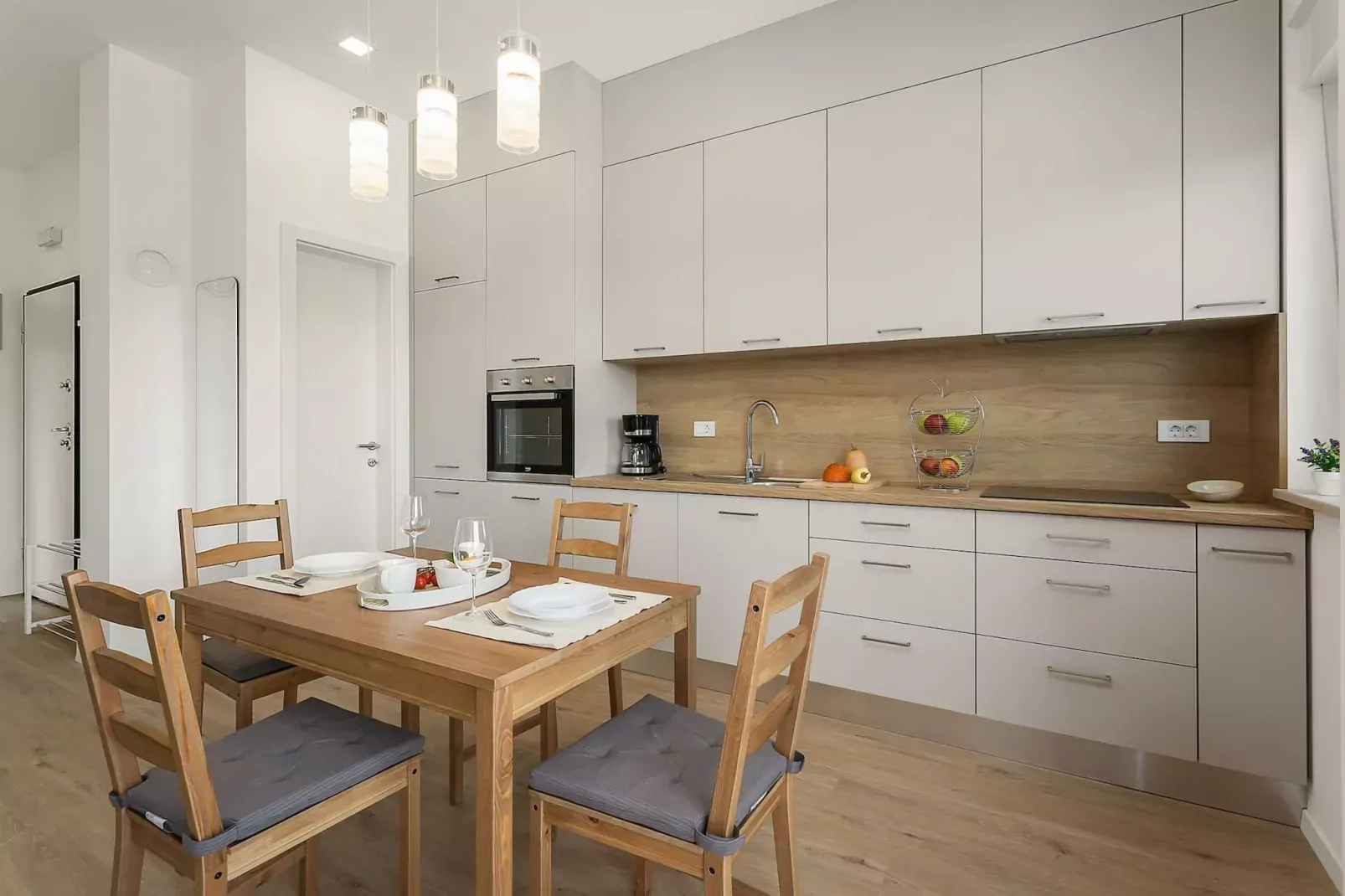 Lana Luxe - One Bedroom Apartment with Balcony-Keuken