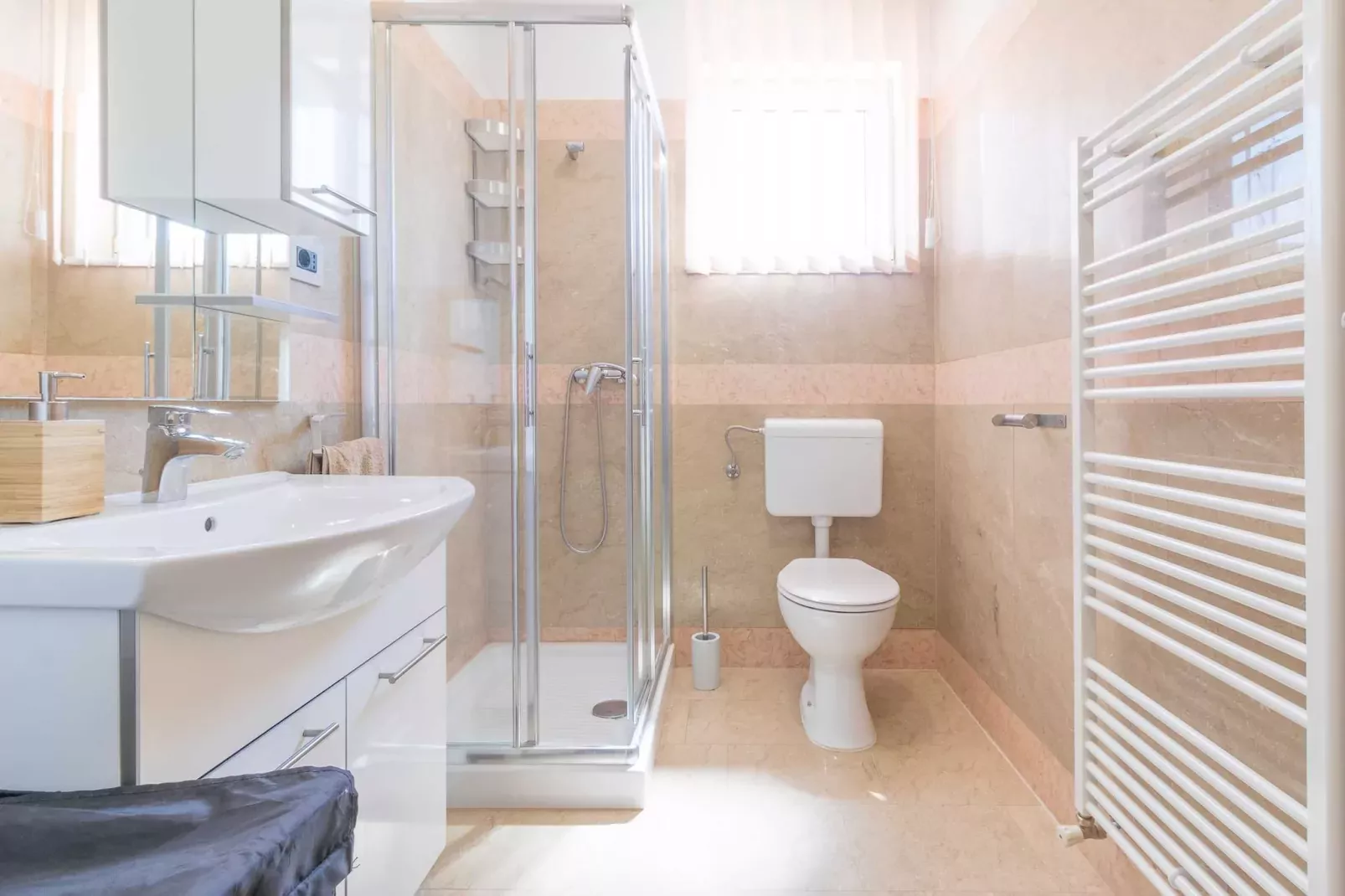 IstraKamen 16+2- Pool, Jacuzzi, Sports-Badkamer