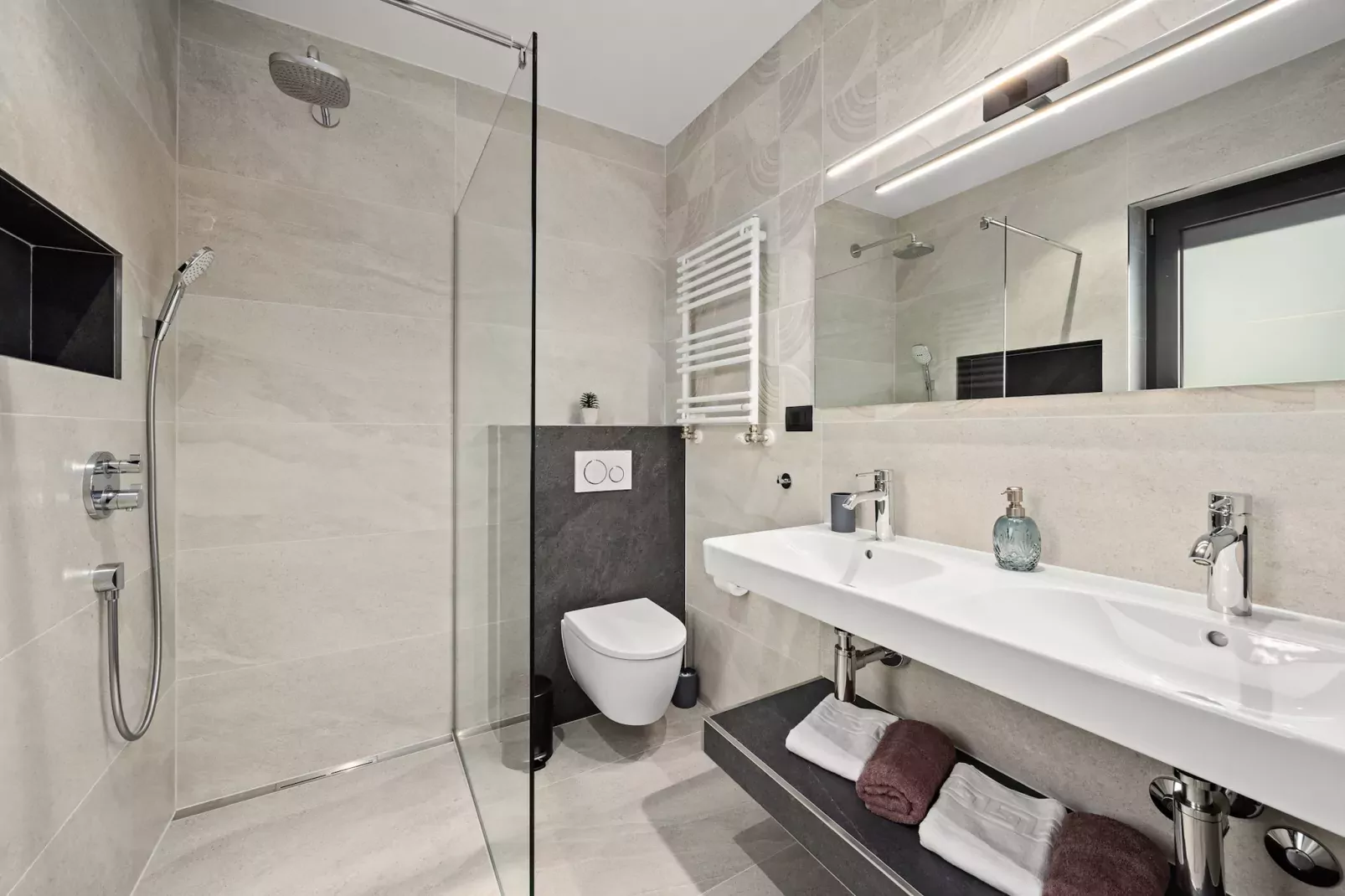 Villa Polaris - Luxurious Vacation Oasis-Badkamer