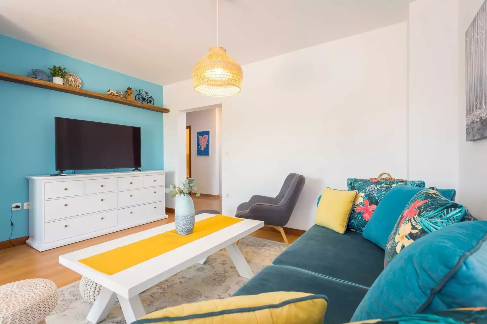 Cesare 1 - Modern Apartment with Shared Pool-Woonkamer