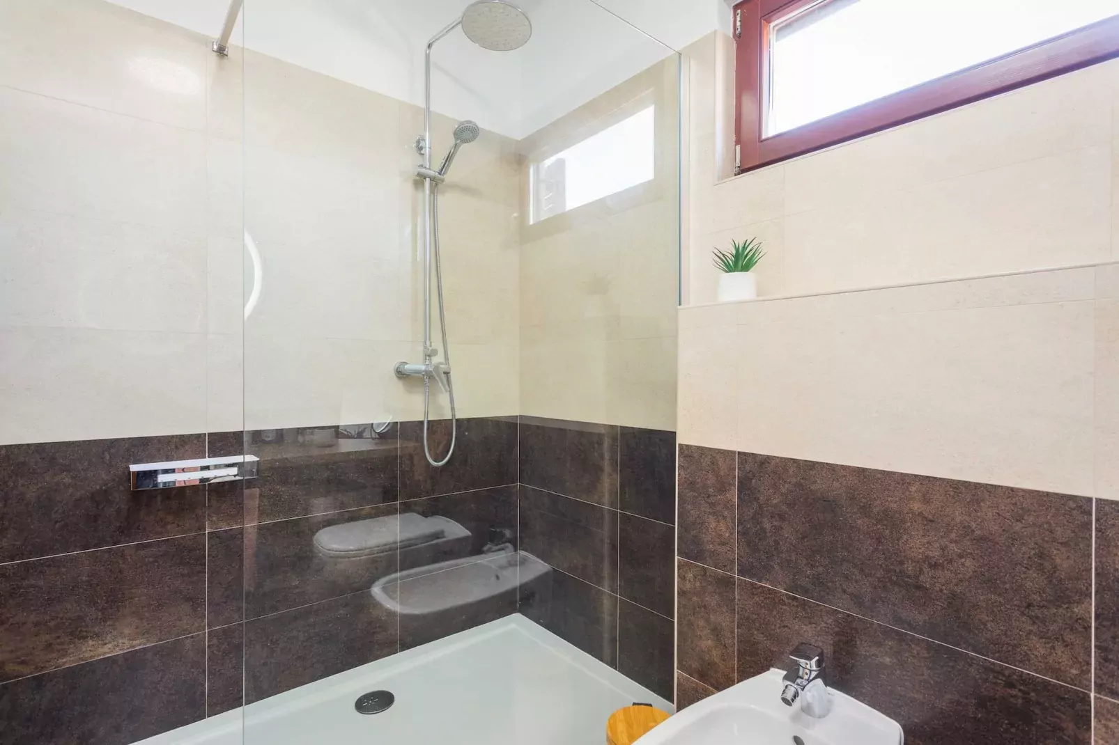 Cesare 1 - Modern Apartment with Shared Pool-Badkamer