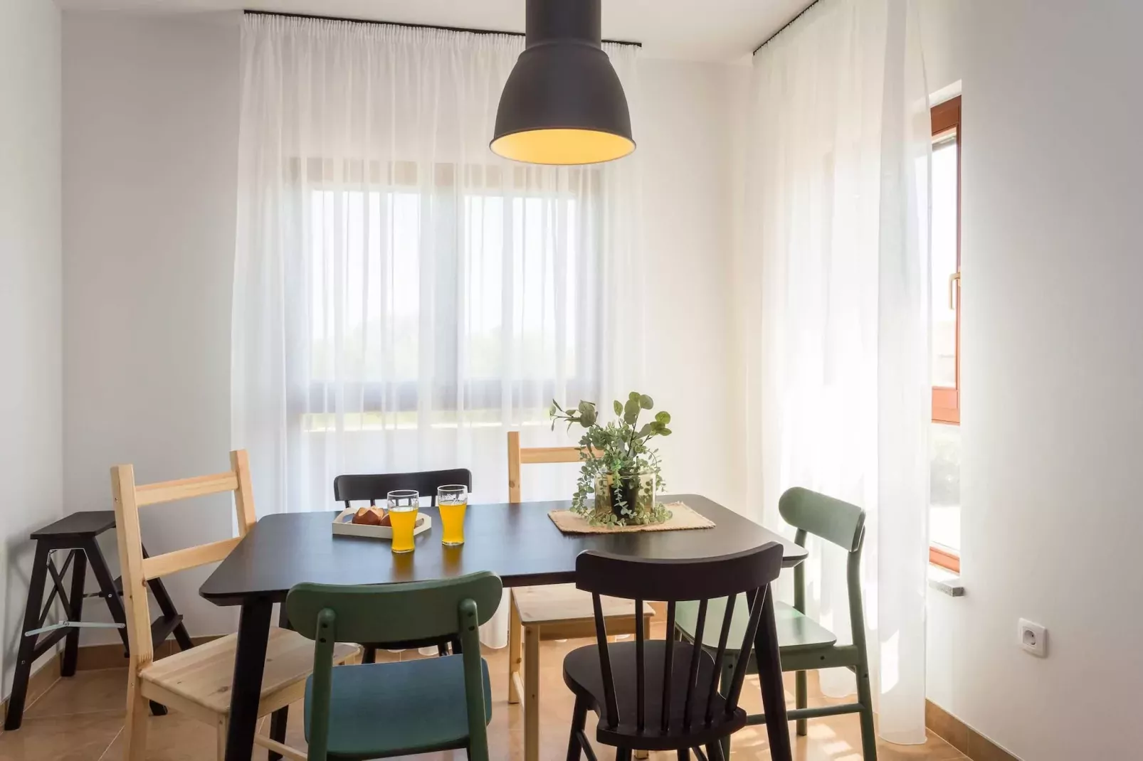 Cesare 3 - Modern Apartment with Shared Pool-Eetkamer