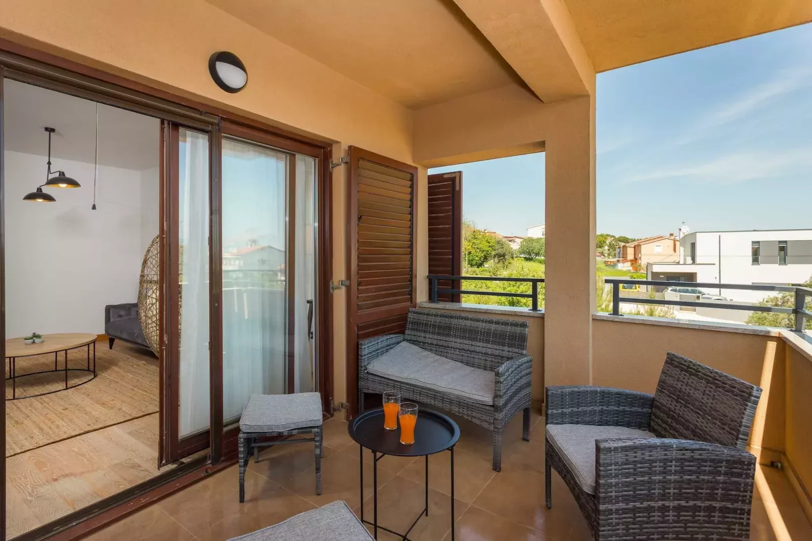 Cesare 3 - Modern Apartment with Shared Pool-Terrasbalkon