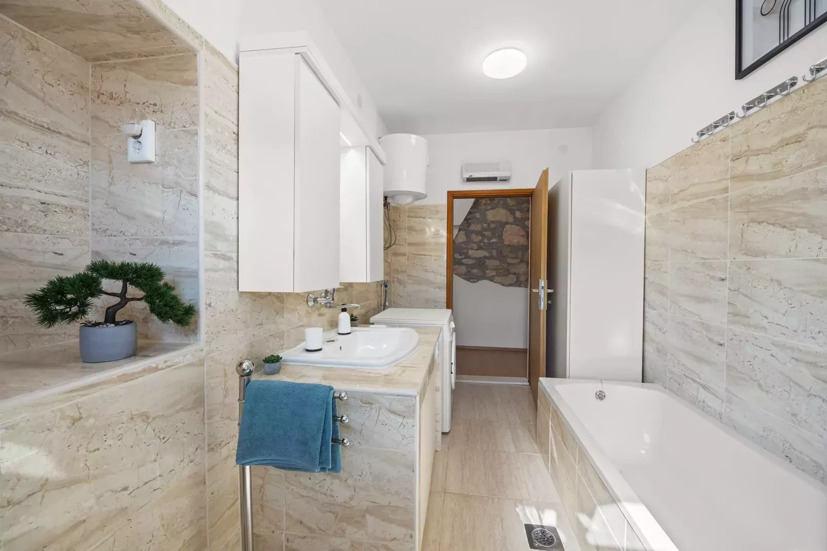 Kristijan & Jelena - Pool, Jacuzzi, Playground-Badkamer