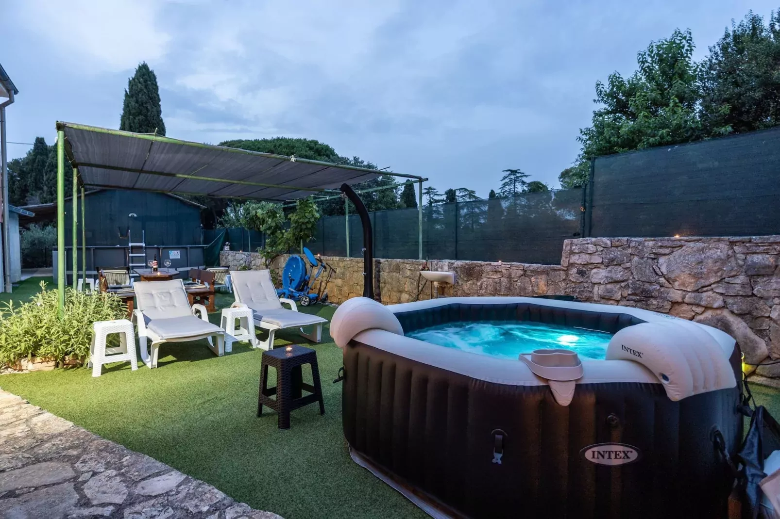 Kristijan & Jelena - Pool, Jacuzzi, Playground-Tuinen zomer