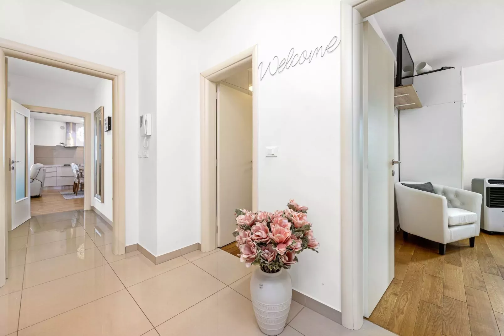 Villa San Antonio with Private Pool-Overloop