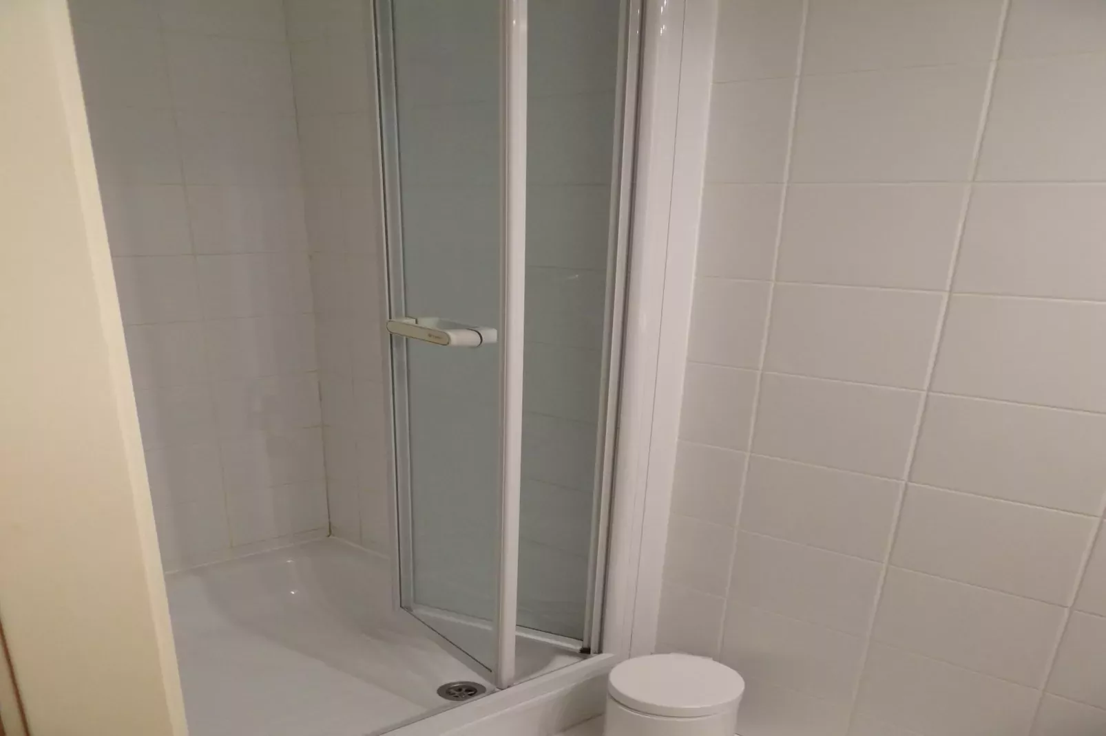 SCORPIO BI 1303GAR-Badkamer