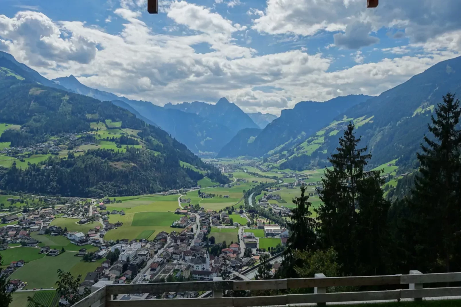Gruppenhaus zur schönsten Aussicht-Uitzicht zomer