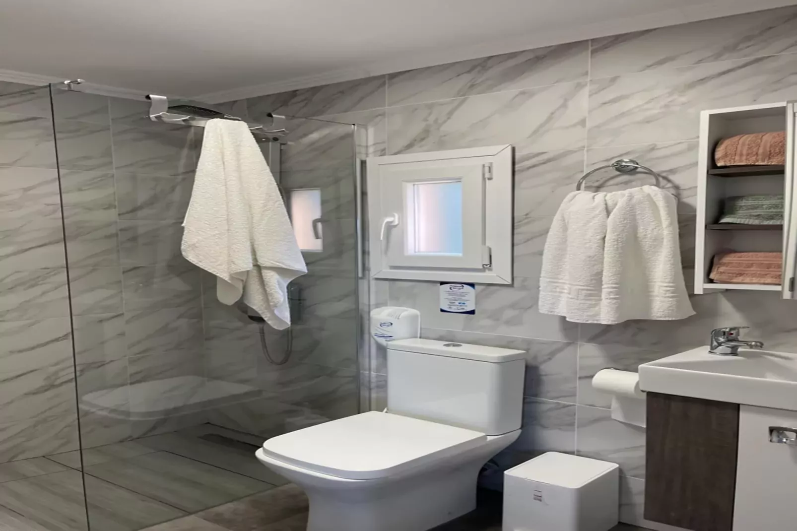 Villa De La Vita Alykes-Badkamer