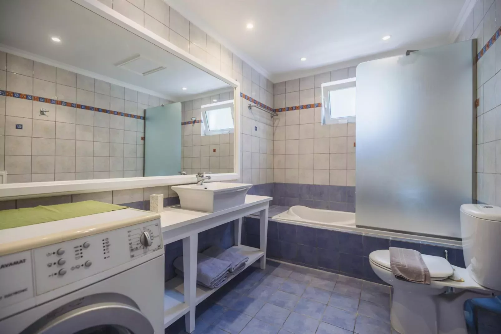 Villa Lilly with private pool-Badkamer