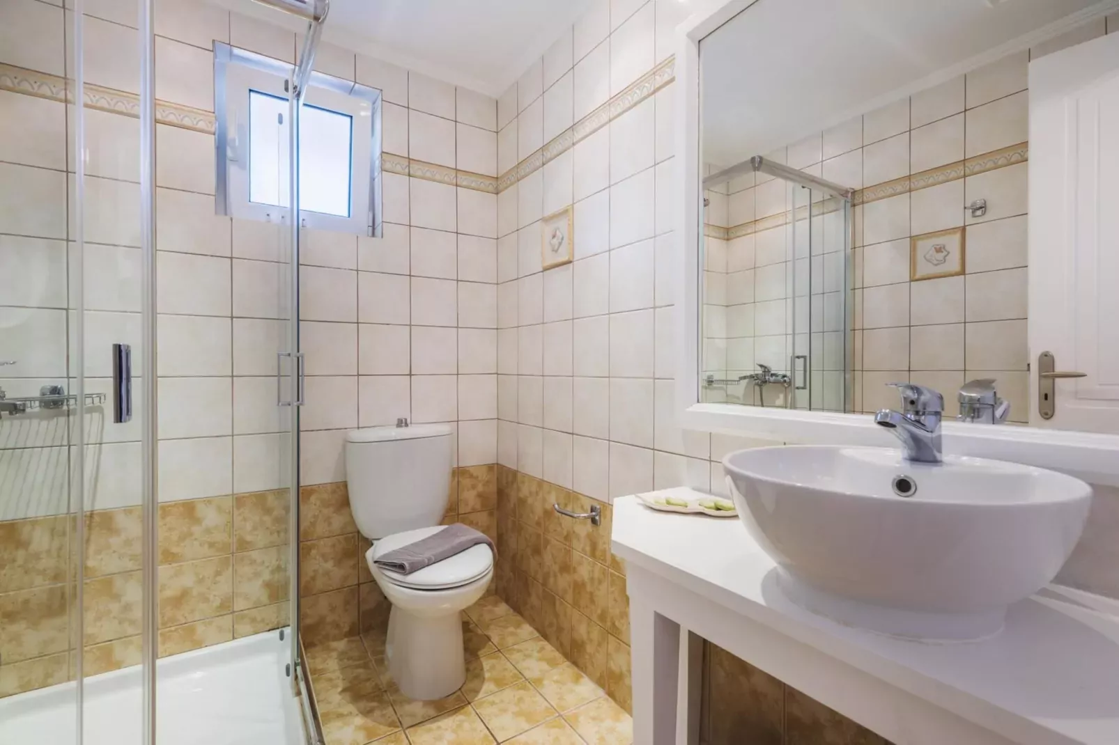 Villa Lilly with private pool-Badkamer