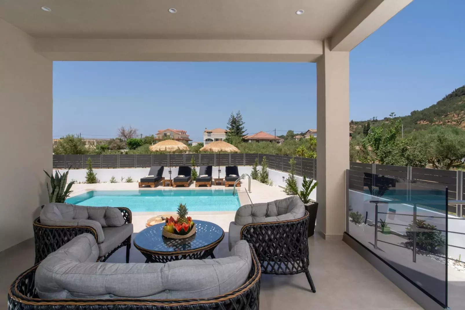 Diamond Villa with swimming pool-Terrasbalkon