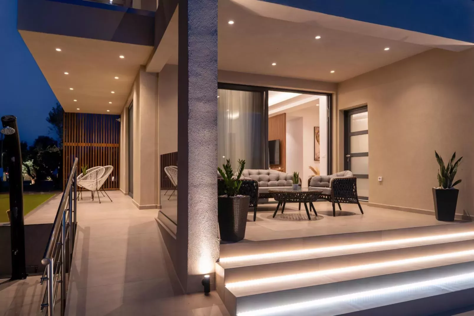 Diamond Villa with swimming pool-Terrasbalkon