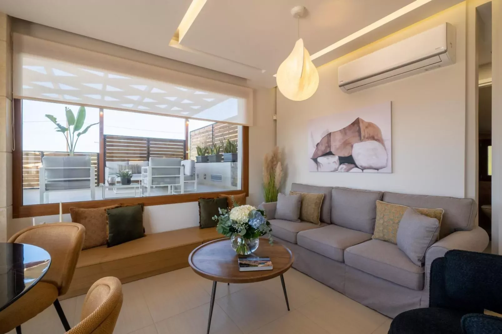 Villa Dimitra with swimming pool-Woonkamer