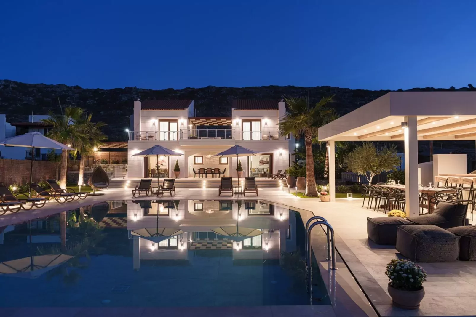 Villa Dimitra with swimming pool-Zwembad