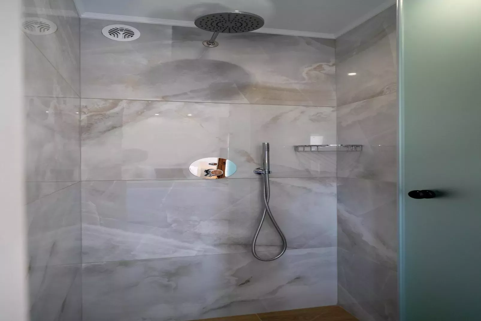 Villa Dimitra with swimming pool-Badkamer