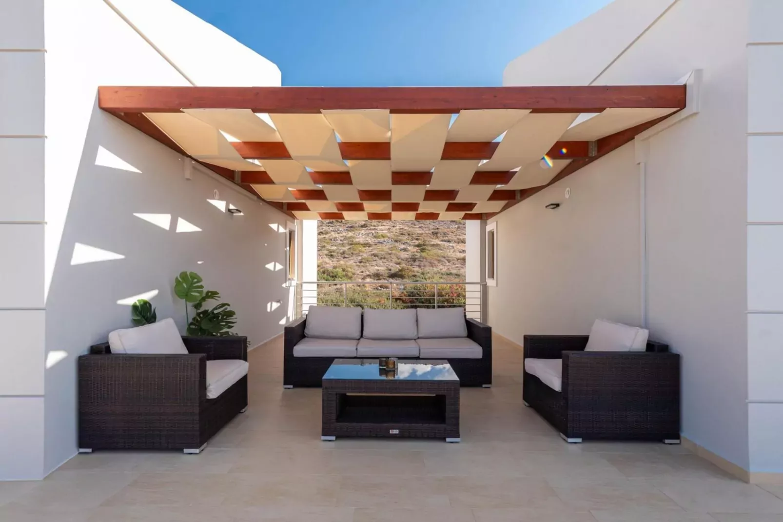 Aquarella Stunning Villa with Pool Steps to Sea-Terrasbalkon