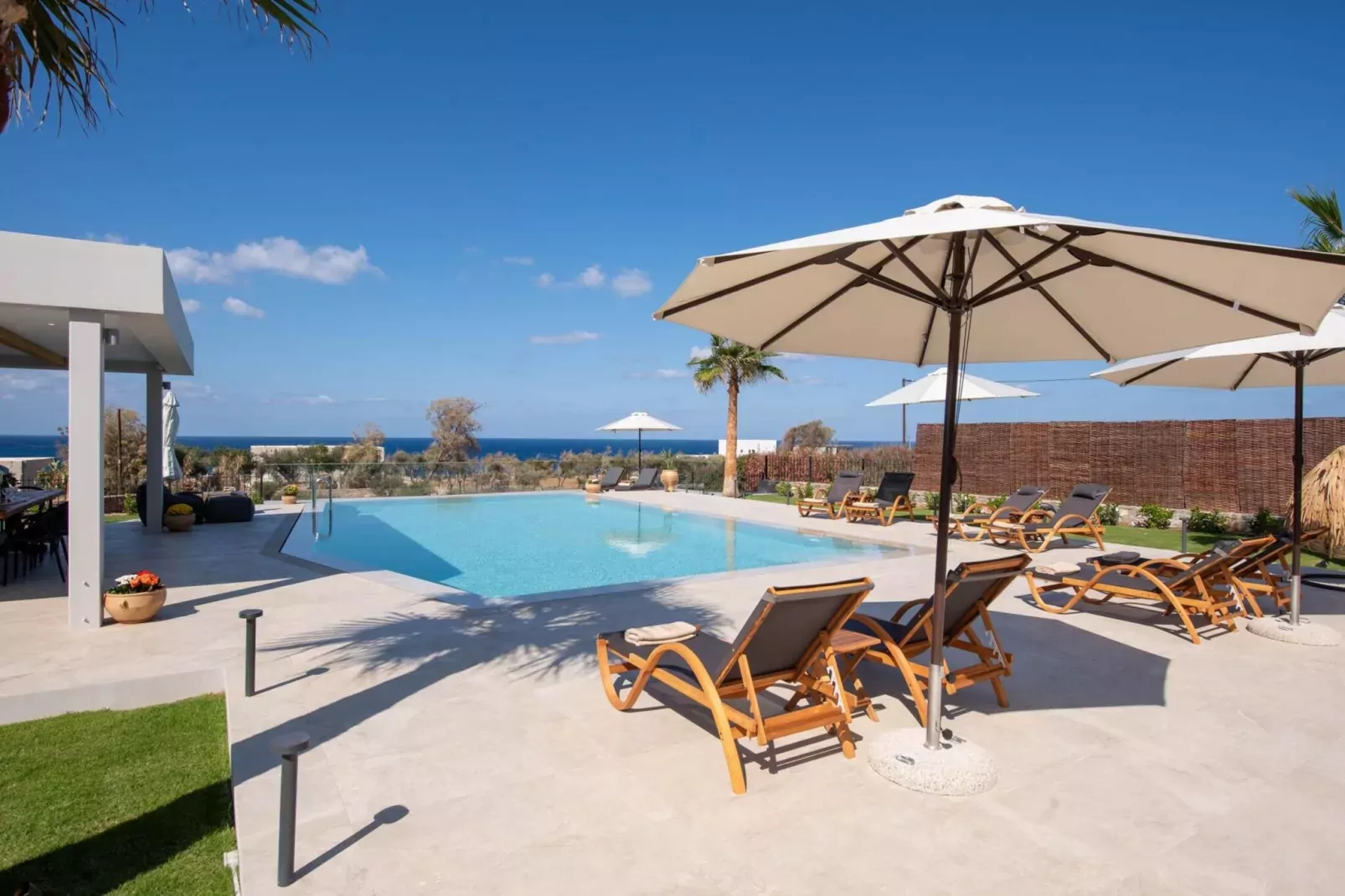 Aquarella Stunning Villa with Pool Steps to Sea-Zwembad