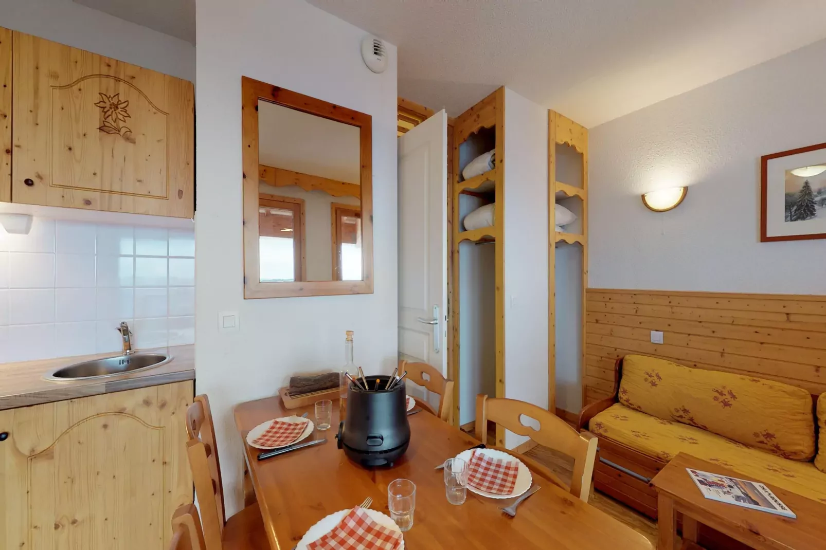 Vercors 2 032-FAMILLE & MONTAGNE studio 4 pers-Eetkamer