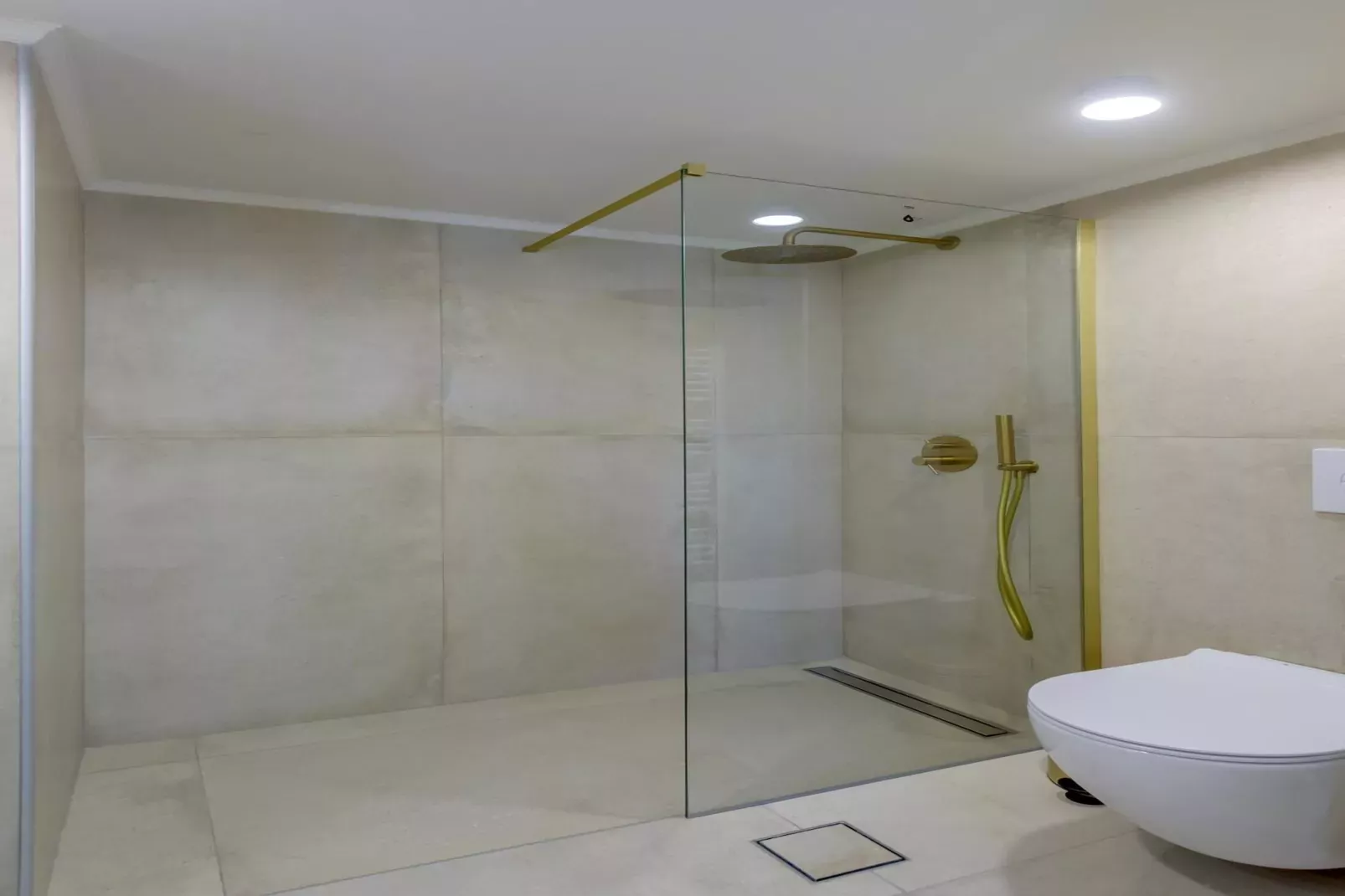 Villa Araucaria private pool Jacuzzi Seaview-Badkamer