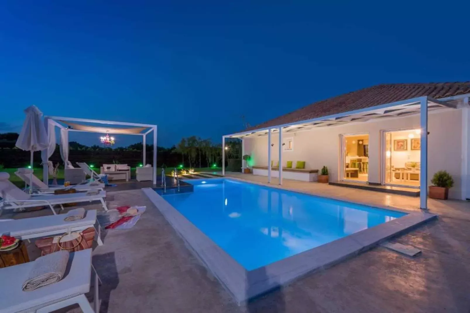 Madini Luxury villa with private Heated pool-Zwembad