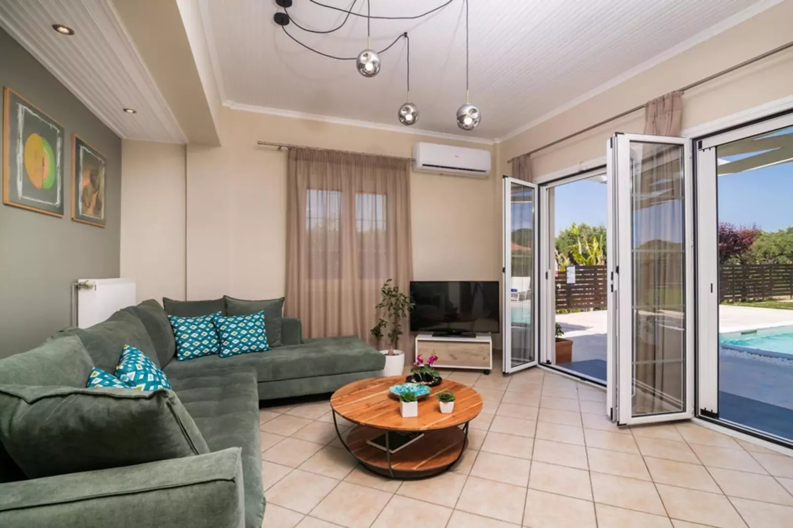 Madini Luxury villa with private Heated pool-Woonkamer