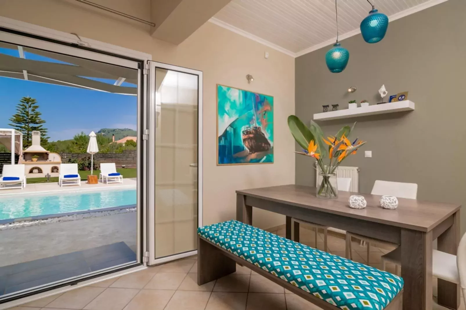Madini Luxury villa with private Heated pool-Eetkamer